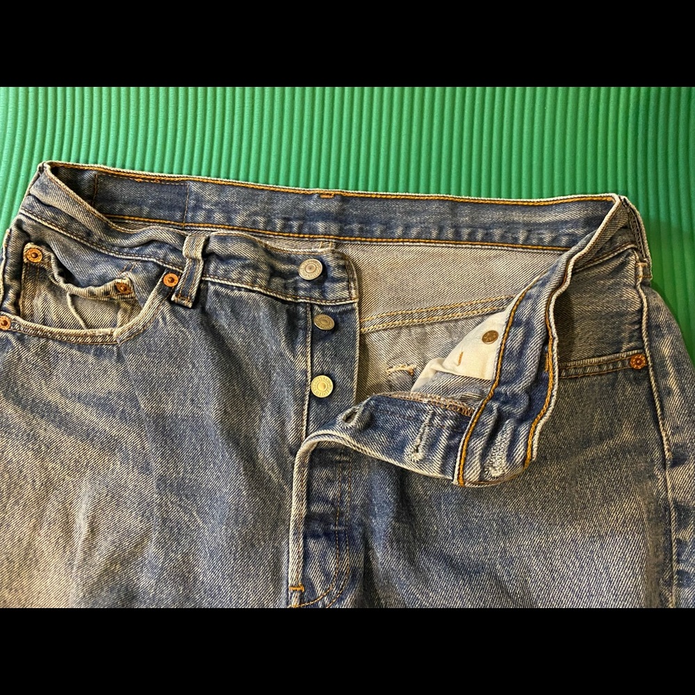Bundle of 2 Men’s Levi’s 501 35 x 32 blue denim button fly straight leg